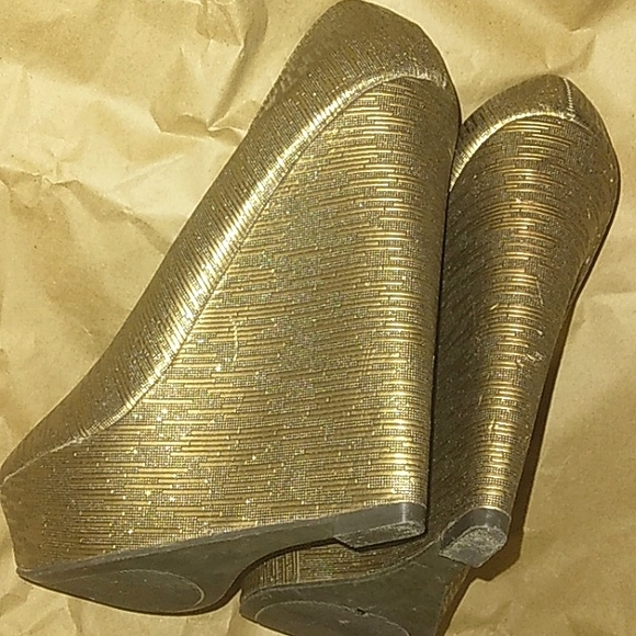 L@@K! Super Sexy Brand New STEVE MADDEN Metallic Sparkle Gold Peep Toe ELSI heel - Picture 7 of 16